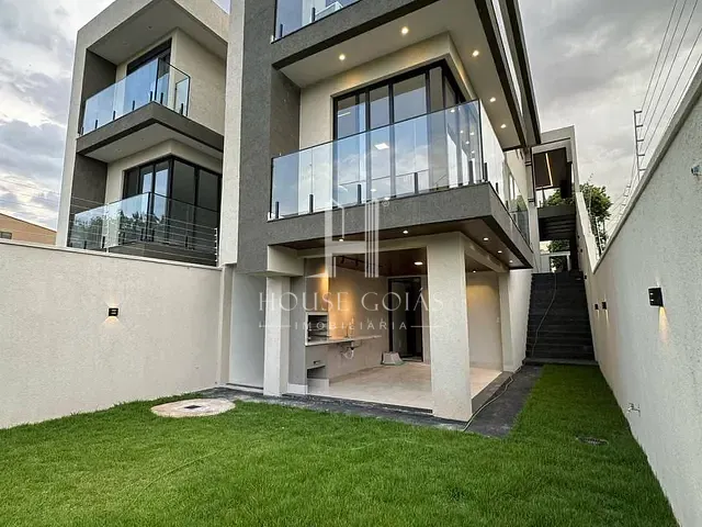 Casa com 210m² 4 quartos e 6 banheiros, à venda, no bairro Jardim Atlântico em Goiânia