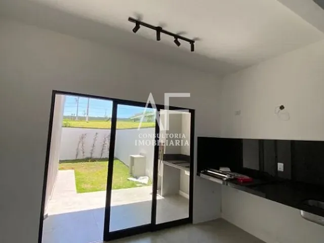 Casa com 305m², à venda, no bairro Itapecerica em Taubaté