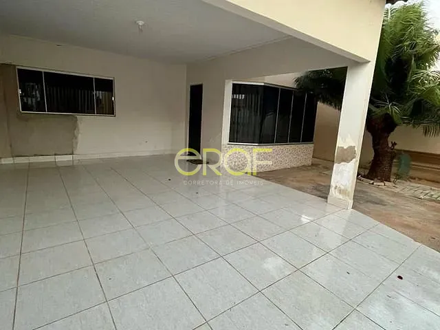 Casa com 300m² 4 quartos e 3 banheiros, à venda, no bairro Parque Lago em Formosa