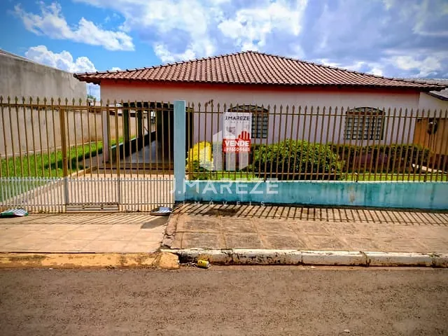 Casa com 660m² 4 quartos e 2 banheiros, à venda, no bairro Jardim Toquio em Marilândia do Sul