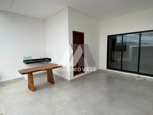 Casa 2 quartos e 2 banheiros, para alugar, no bairro São Francisco em Araçuaí