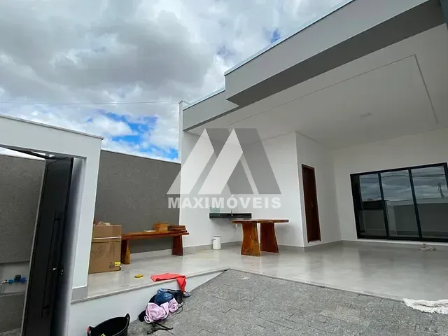 Casa 2 quartos e 2 banheiros, para alugar, no bairro São Francisco em Araçuaí