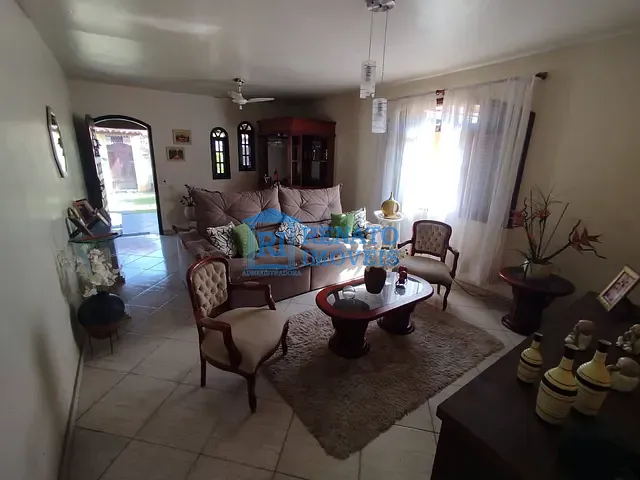 Casa 5 quartos e 3 banheiros, à venda ou para alugar, no bairro Centro em Maricá