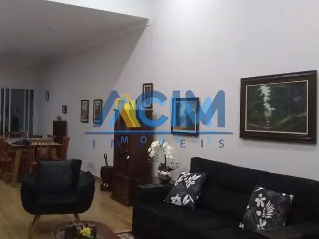 Casa com 250m² 3 quartos e 2 banheiros, à venda, no bairro 12 de Setembro em Jaguariúna