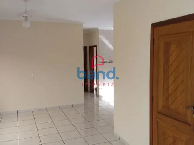 Casa com 300m² 3 quartos e 2 banheiros, para alugar, no bairro Residencial Santa Clara em Porto Feliz