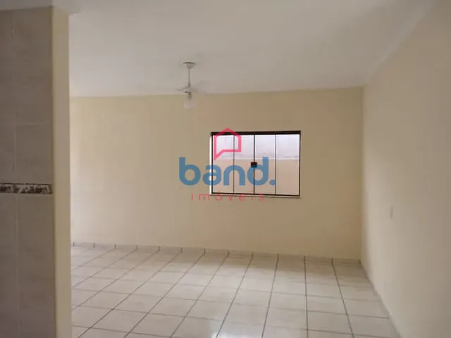 Casa com 300m² 3 quartos e 2 banheiros, para alugar, no bairro Residencial Santa Clara em Porto Feliz