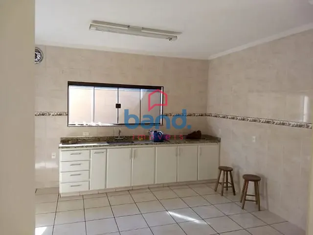 Casa com 300m² 3 quartos e 2 banheiros, para alugar, no bairro Residencial Santa Clara em Porto Feliz