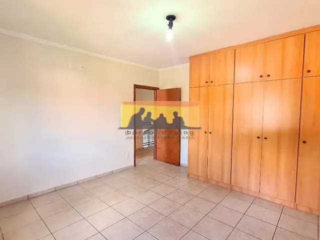 Casa com 300m² 5 quartos e 4 banheiros, para alugar, no bairro Cidade Universitária em Campinas