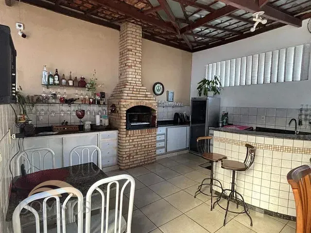 Casa com 378m² 3 quartos e 3 banheiros, à venda, no bairro Horto em Ipatinga