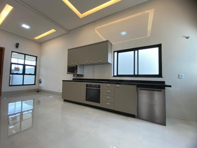 Casa com 225m² 3 quartos e 1 banheiro, à venda, no bairro Parque Amazonas em Sinop
