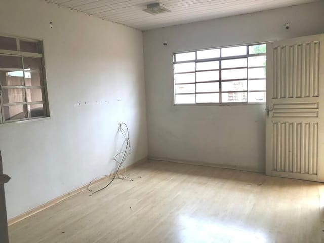 Casa com 220m² 4 quartos e 2 banheiros, à venda, no bairro C H Antonio E Casaro em Cambé