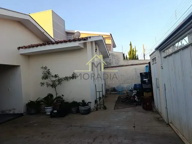 Casa com 360m² 4 quartos e 3 banheiros, à venda, no bairro Nova Floresta II em Guaxupé
