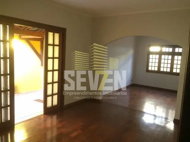 Casa com 363m² 4 quartos e 3 banheiros, à venda ou para alugar, no bairro Vila Engler em Bauru