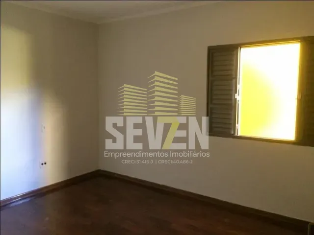Casa com 363m² 4 quartos e 3 banheiros, à venda ou para alugar, no bairro Vila Engler em Bauru