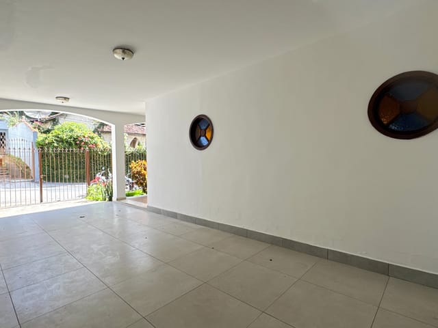 Casa 3 quartos e 2 banheiros, à venda, no bairro Jardim Glória em Juiz de Fora