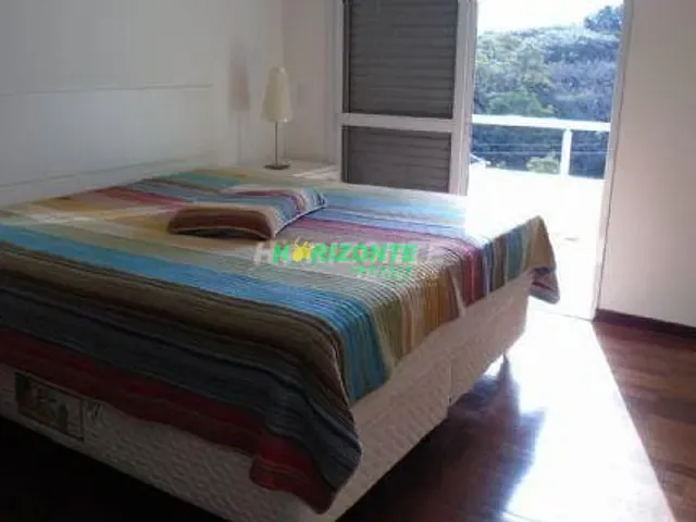Casa com 504m² 4 quartos e 3 banheiros, à venda, no bairro Urbanova em São José dos Campos