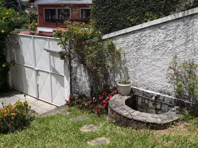 Casa com 400m² 3 quartos e 1 banheiro, à venda, no bairro Coronel Veiga em Petrópolis