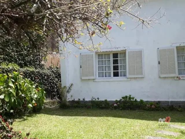 Casa com 400m² 3 quartos e 1 banheiro, à venda, no bairro Coronel Veiga em Petrópolis