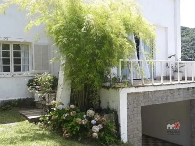 Casa com 400m² 3 quartos e 1 banheiro, à venda, no bairro Coronel Veiga em Petrópolis