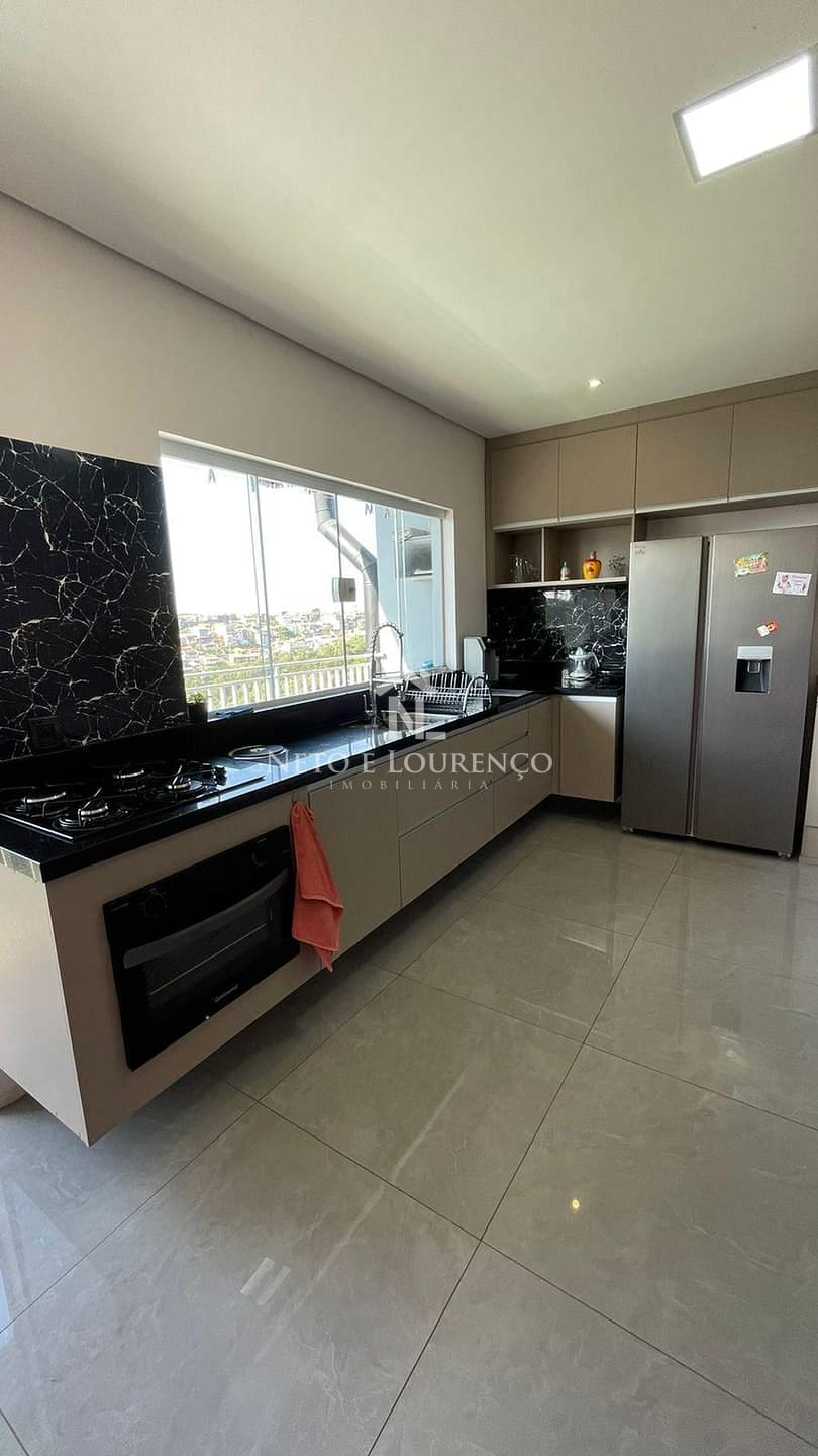 Casa, 3 quartos, 215 m² - Foto 1