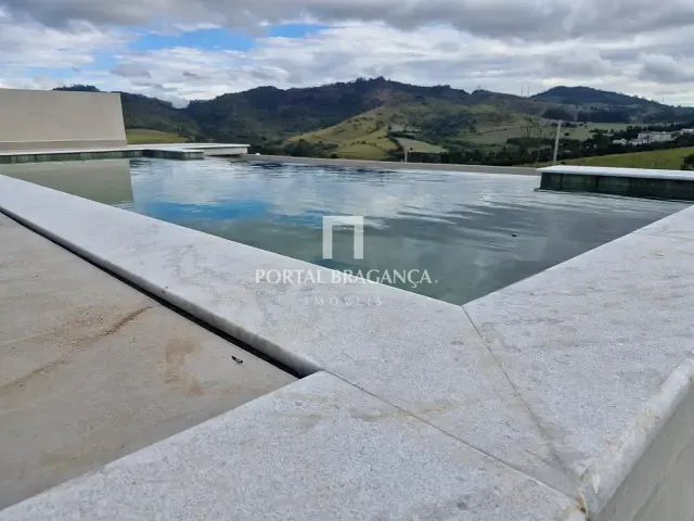 Casa com 486m² 4 quartos e 5 banheiros, à venda, no bairro Condomínio Vale das Águas em Bragança Paulista