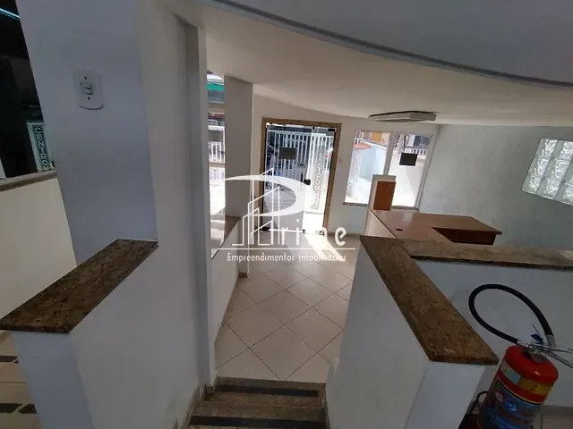 Casa com 360m², à venda ou para alugar, no bairro Centro em São Gonçalo