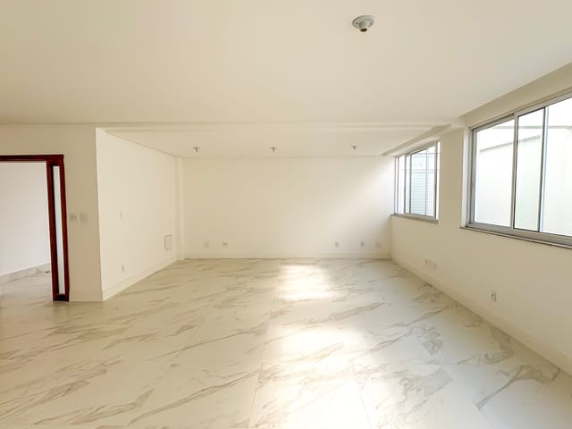 Casa 3 quartos e 5 banheiros, à venda, no bairro São Pedro em Juiz de Fora