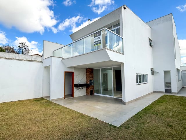 Casa 3 quartos e 5 banheiros, à venda, no bairro São Pedro em Juiz de Fora