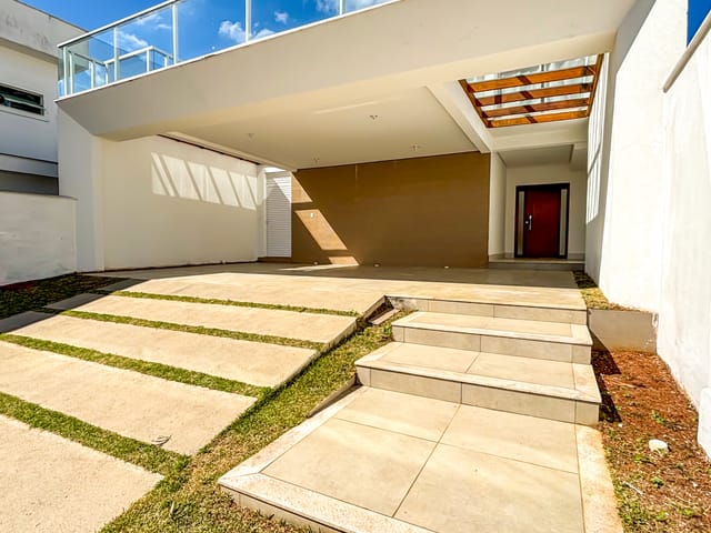 Casa 3 quartos e 5 banheiros, à venda, no bairro São Pedro em Juiz de Fora