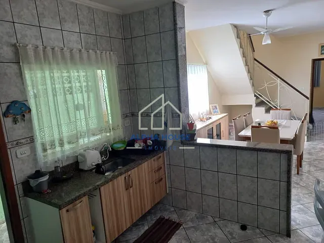 Casa 3 quartos e 4 banheiros, à venda, no bairro Nossa Senhora do Perpétuo Socorro em Pindamonhangaba