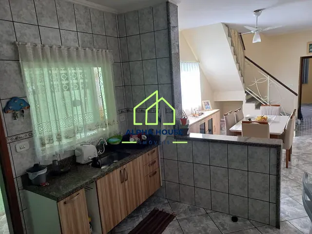 Casa 3 quartos e 4 banheiros, à venda, no bairro Nossa Senhora do Perpétuo Socorro em Pindamonhangaba