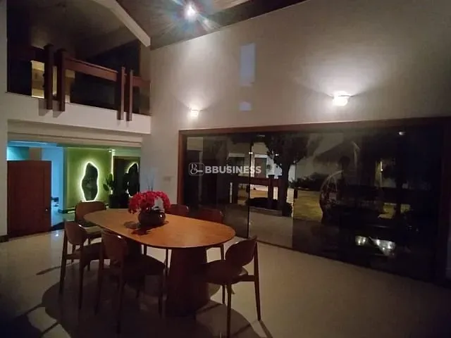 Casa com 742m² 5 quartos e 7 banheiros, à venda, no bairro Parque Califórnia em Campos dos Goytacazes