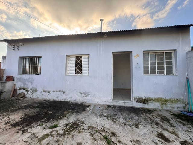 Casa com 70m² 2 quartos e 1 banheiro, para alugar, no bairro Parque Valença I em Campinas