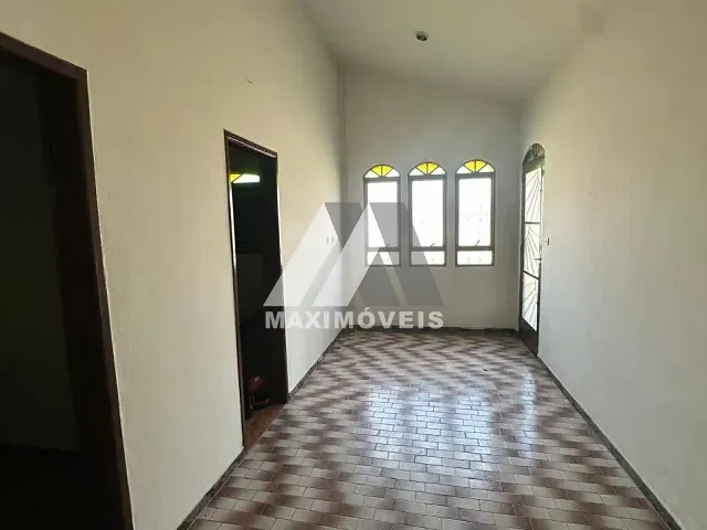Casa com 180m² 3 quartos e 1 banheiro, à venda, no bairro Ana Rosa em Bom Despacho