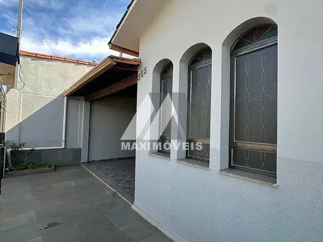 Casa com 180m² 3 quartos e 1 banheiro, à venda, no bairro Ana Rosa em Bom Despacho
