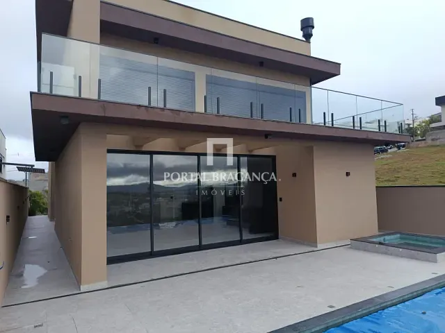 Casa com 456m² 4 quartos e 5 banheiros, à venda, no bairro Condomínio Vale das Águas em Bragança Paulista