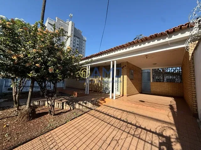 Casa com 450m² 3 quartos e 2 banheiros, à venda, no bairro Setor Coimbra em Goiânia