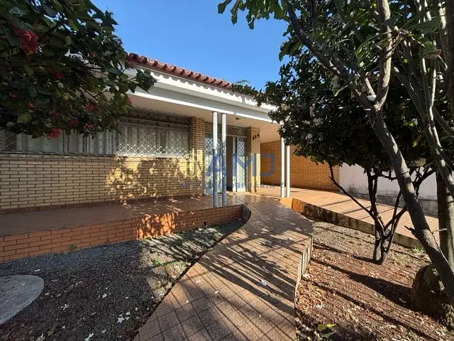 Casa com 450m² 3 quartos e 2 banheiros, à venda, no bairro Setor Coimbra em Goiânia