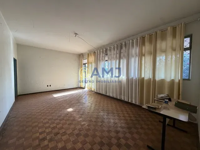 Casa com 450m² 3 quartos e 2 banheiros, à venda, no bairro Setor Coimbra em Goiânia