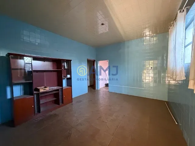 Casa com 450m² 3 quartos e 2 banheiros, à venda, no bairro Setor Coimbra em Goiânia
