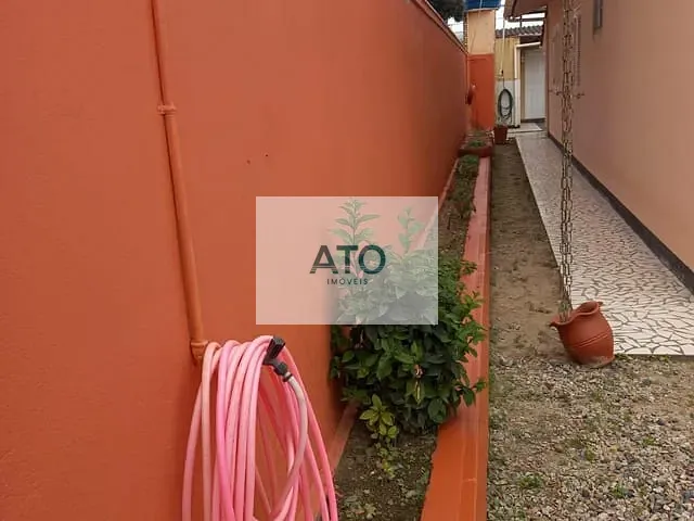 Casa 4 quartos e 2 banheiros, à venda, no bairro Universitário em Tijucas
