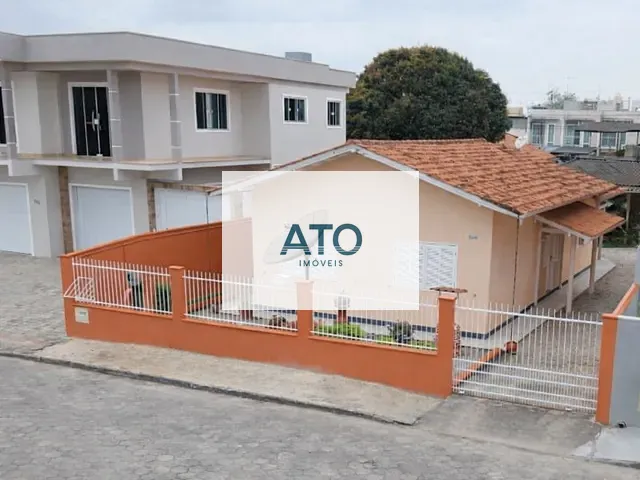Casa 4 quartos e 2 banheiros, à venda, no bairro Universitário em Tijucas