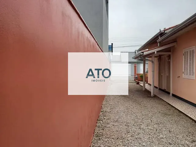 Casa 4 quartos e 2 banheiros, à venda, no bairro Universitário em Tijucas
