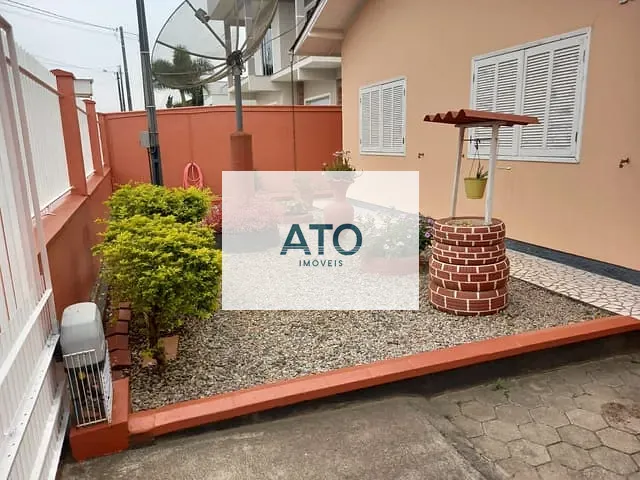 Casa 4 quartos e 2 banheiros, à venda, no bairro Universitário em Tijucas