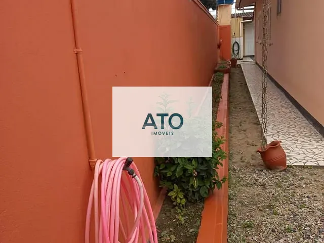 Casa 4 quartos e 2 banheiros, à venda, no bairro Universitário em Tijucas