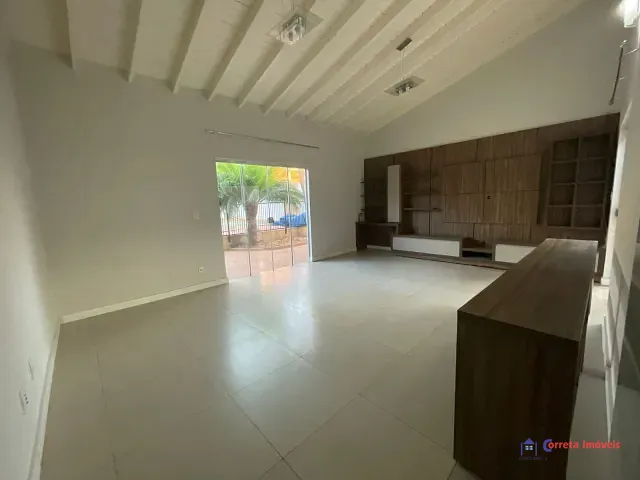 Casa 3 quartos e 4 banheiros, para alugar, no bairro Ipê em Três Lagoas