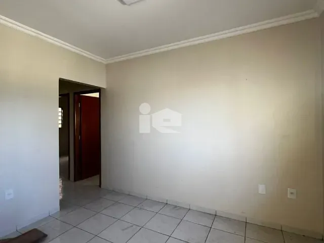 Casa com 150m² 3 quartos e 1 banheiro, à venda, no bairro Jardim Roland Garden em Rolândia