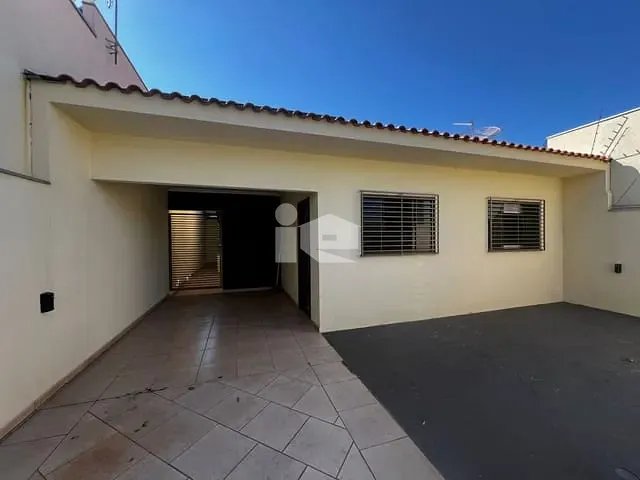 Casa com 150m² 3 quartos e 1 banheiro, à venda, no bairro Jardim Roland Garden em Rolândia
