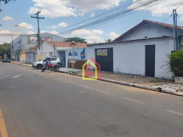 Casa com 300m² 3 quartos e 2 banheiros, à venda ou para alugar, no bairro Novo Horizonte em Marabá