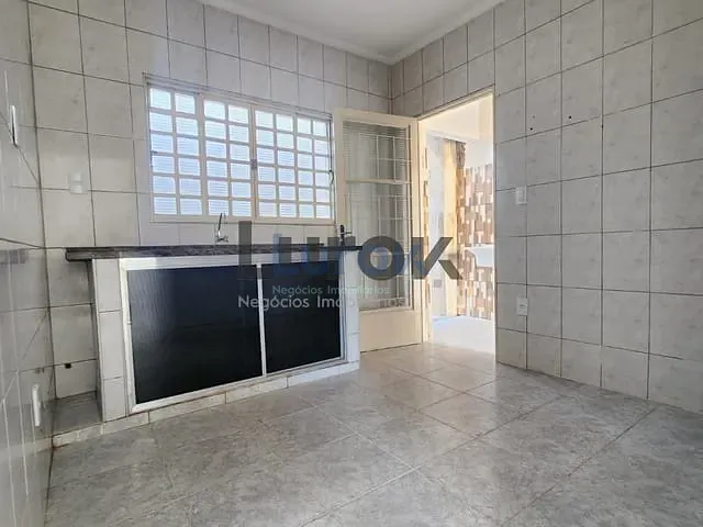 Casa com 360m² 3 quartos e 1 banheiro, para alugar, no bairro Jardim América II em Valinhos
